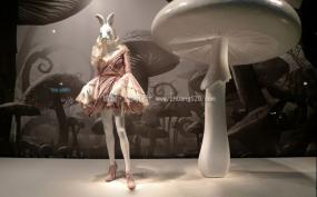 服装店橱窗装饰效果图大全