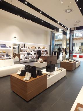 高档鞋帽店展柜装修图片大全