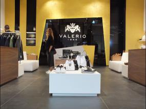 最新鞋帽店展柜设计装饰效果图