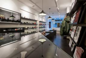 最新鞋帽店展柜装修设计效果图