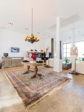 最新中型女装店设计装饰效果图