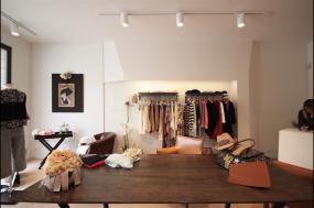 小型女装店装潢设计图片