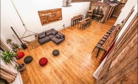 高端金融公司木地板装修效果图