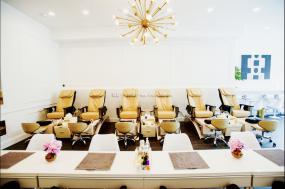 最新小型美甲店设计装饰效果图片