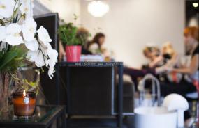 小型美甲店装修实物图片