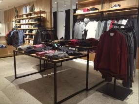 最新男装店货架装饰效果图