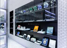 男装专卖店装饰设计效果图大全