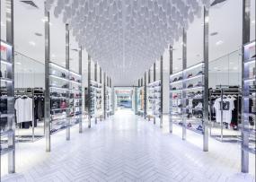 高档男装专卖店装修图片