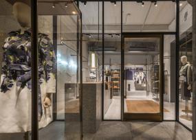 女装专卖店装修图片