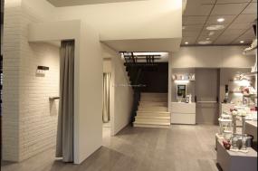 高档女装专卖店装修图片