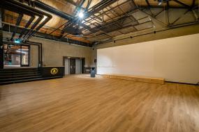 办公室复合木地板装潢设计效果图片