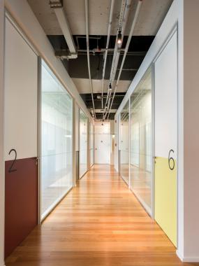 办公室多层木地板装修图片