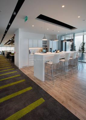 最新办公室复合实木地板设计装饰效果图