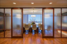 最新办公室瓷砖木地板装饰设计图