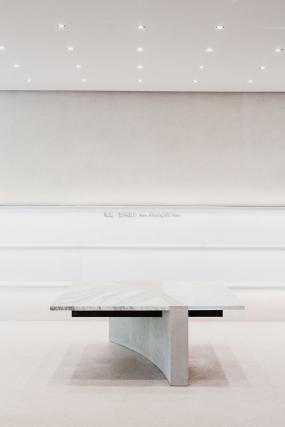 最新品牌女装专卖店装饰实景图