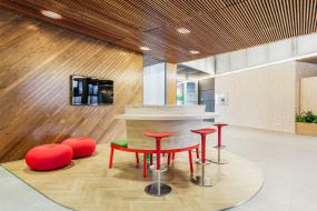 办公室瓷砖木地板装修设计效果图