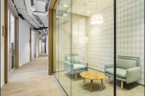 最新办公室仿木地板瓷砖效果图