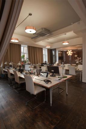 最新办公室仿木地板瓷砖设计图片