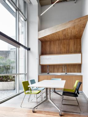 最新办公室仿木地板瓷砖设计装饰效果图