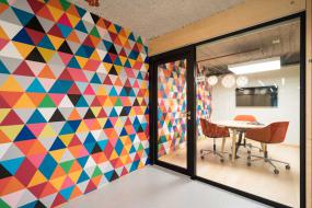 最新办公室多层实木地板设计装饰效果图片