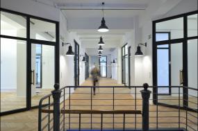 高档办公室多层实木地板装修图片