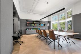 办公室木地板颜色装潢设计图