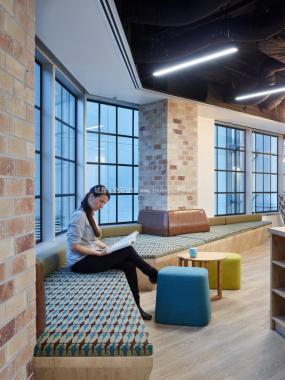 最新办公室木地板颜色设计图片