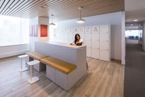 办公室桦木地板装修高清效果图