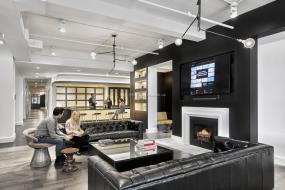 最新办公室桦木地板装饰实景图