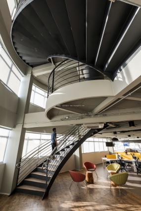 2018年办公室木地板材质装修效果图