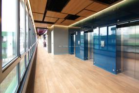 2018年办公室桦木地板装修效果图