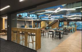 高档办公室环保木地板装修图片