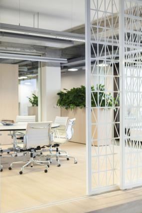 办公室进口木地板装饰设计效果图