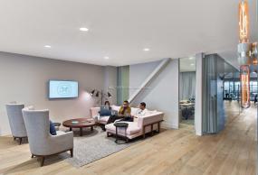 最新办公室进口木地板装饰实景图