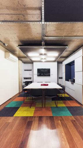 最新办公室环保木地板设计图片