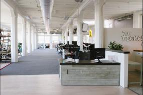 最新办公室进口木地板装修设计图片