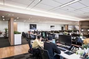 办公室环保强化木地板装修方案效果图