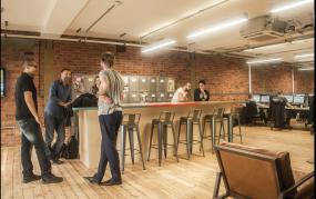 最新办公室三层复合实木地板装饰设计图