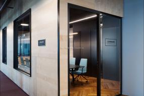 高档办公室三层复合实木地板装修图片