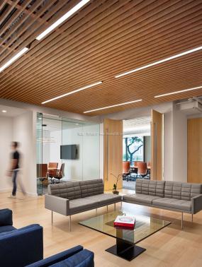 高档办公室上海木地板装修图片