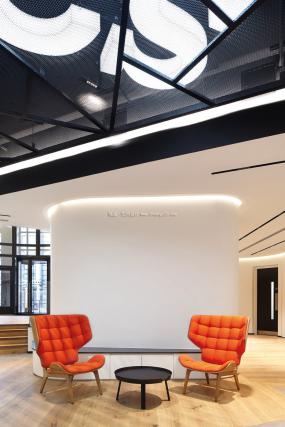 最新办公室上海木地板设计图片