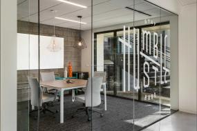 办公室玻璃门装饰效果图片