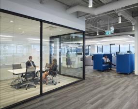 高端办公隔断装修图片