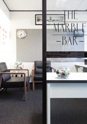 办公隔断装修高清效果图