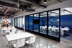 最新会议室大屏装饰效果图