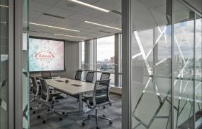 高端会议桌样式装修效果图