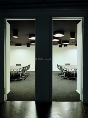 最新会议室办公桌椅设计装修图片