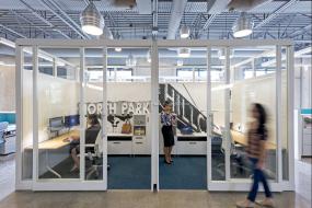 最新大公司董事长办公室装饰实景图