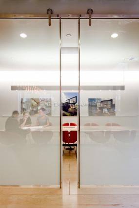 时尚公司办公室装修实景图片