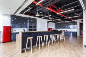 最新时尚公司办公室装饰实景图